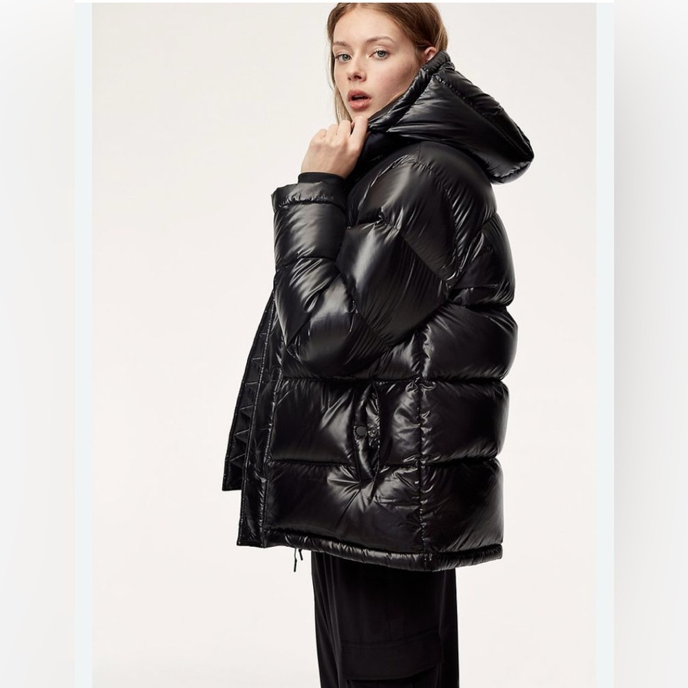 Aritzia TNA Glossy Super Puff Shorty Black Puffer Jacket
